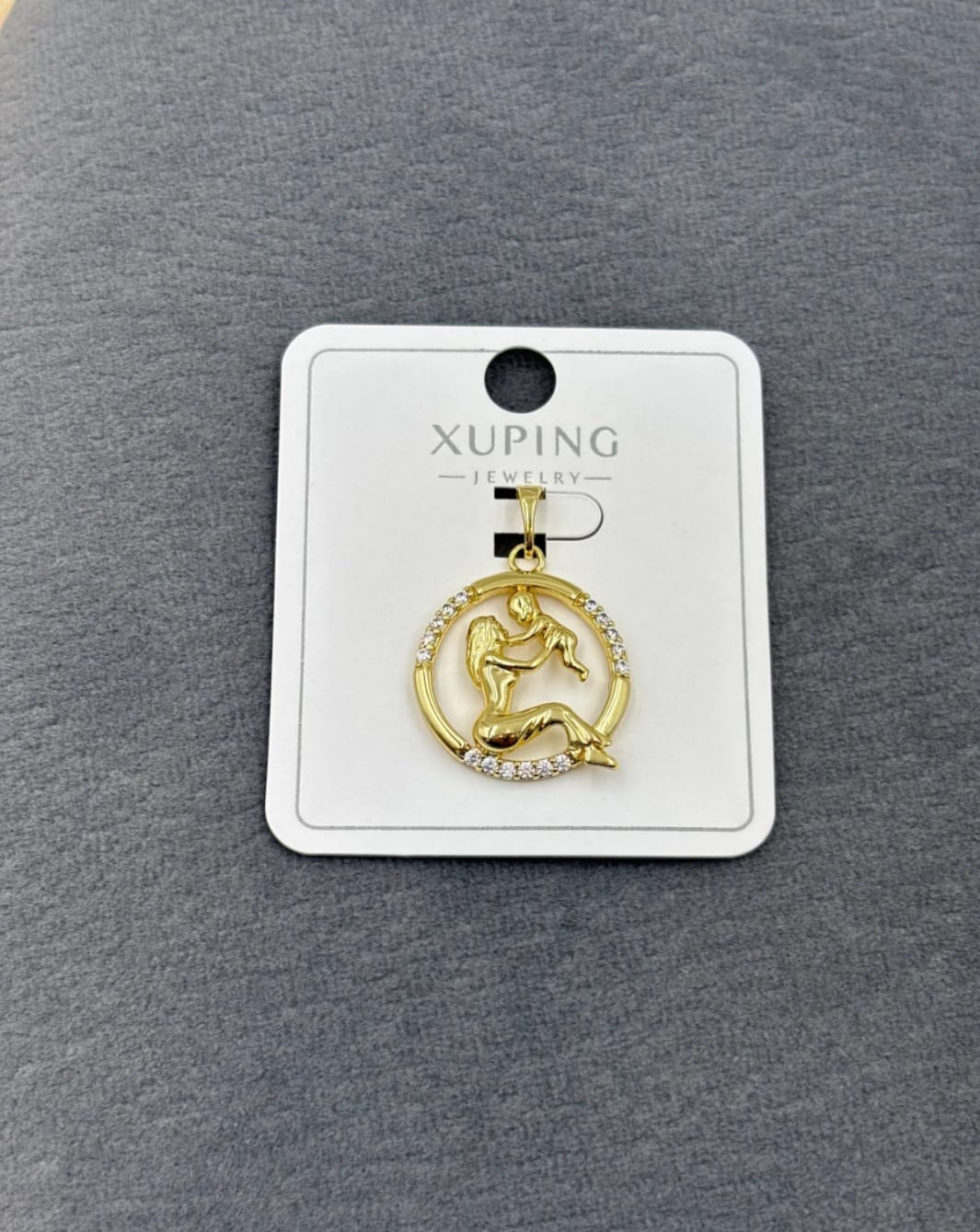 XUPING Kolye - Anne ve Çocuk Figürlü, Yuvarlak Çerçeveli, Taş Detaylı